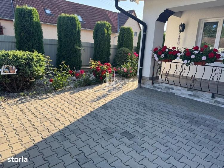 Casă cu 4 camere cu Teren 1734 Mp în Vânători