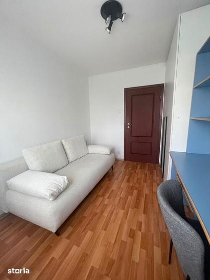 Apartament cu 3 camere în Tineretului