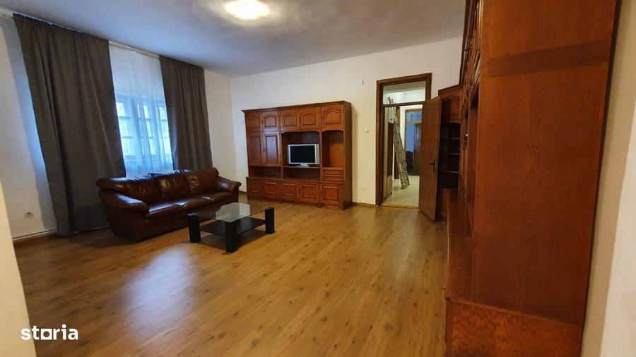 Apartament cu 3 camere decomandat în Libertății