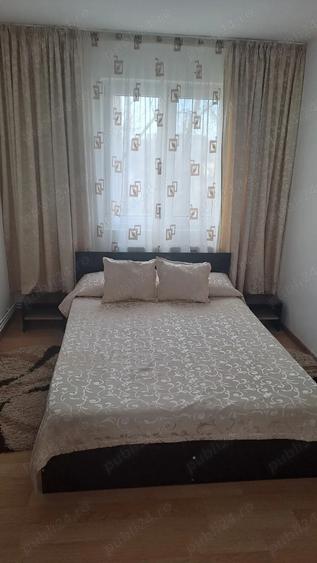 Inchiriez apartament 3 camere,micro 9,etaj 2 - 4
