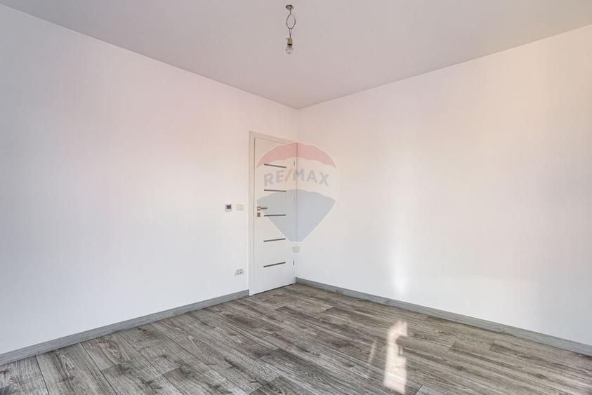 Apartament 3 camere COMPLEX ADORA PARK cu loc de parcare - 13