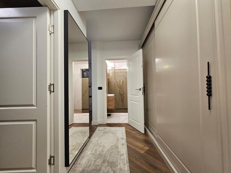 Apartament cu 3 camere decomandat, mobilat în Carrefour