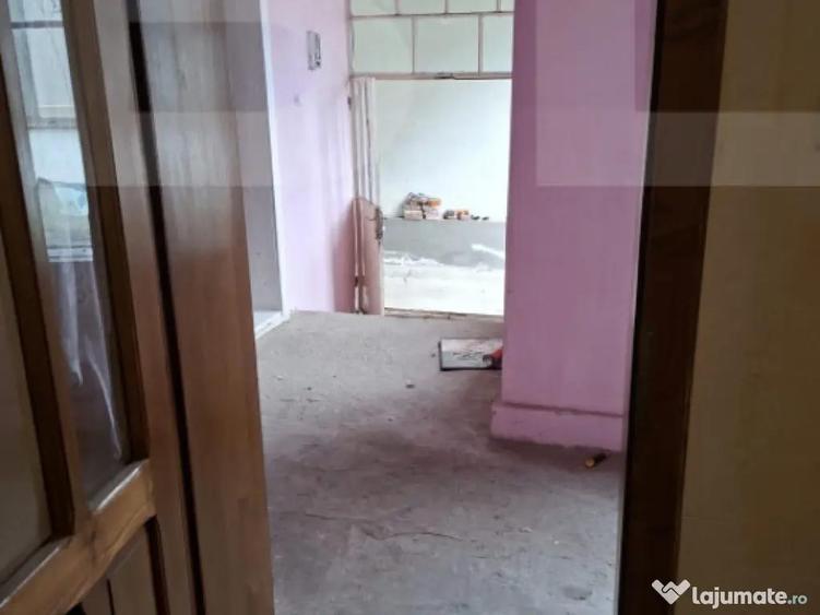 Casa de vanzare, 4 camere, 140 mp - in Costiu - 9