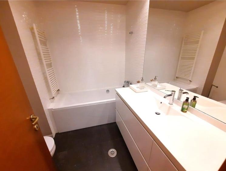 Apartament 4 camere ,200 mp utili,loc parcare, terasa generoasa - 7