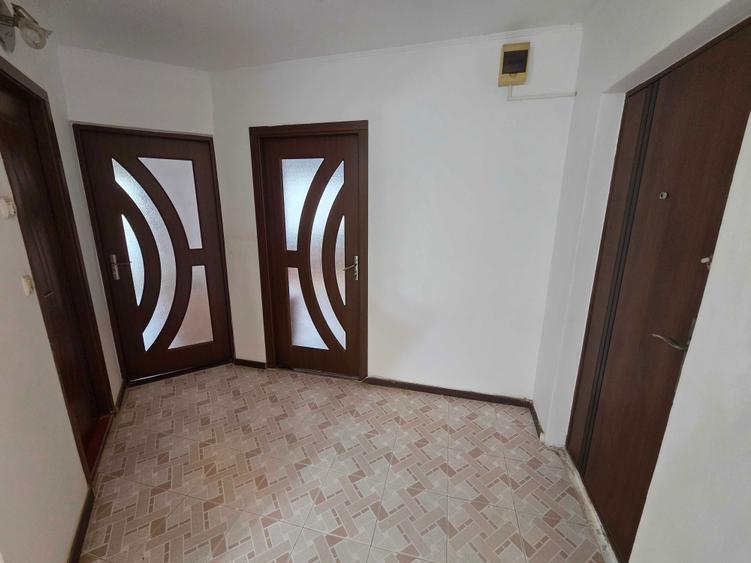 Vand apartament 3 camre zona centrala, 1 Mai, 65 m2 - 1