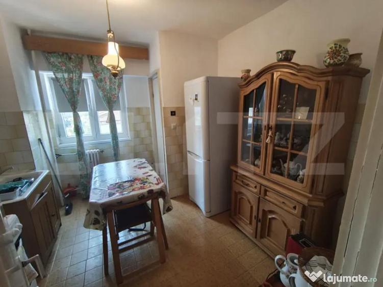 Apartament cu 4 camere, 88 mp, etaj intermediar, pe B-dul Da - 5