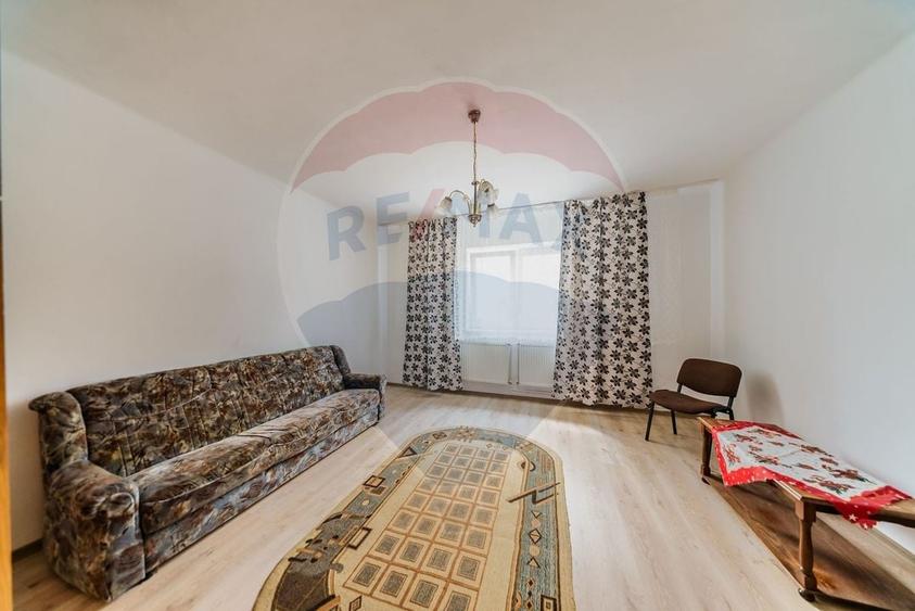 Casă individuală cu 2 camere cu Teren 100 Mp în Pârneava