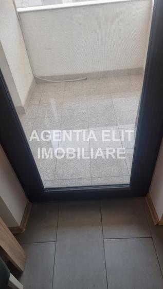Apartament 3 camere, bloc nou, zona Scolii nr 7 - 10