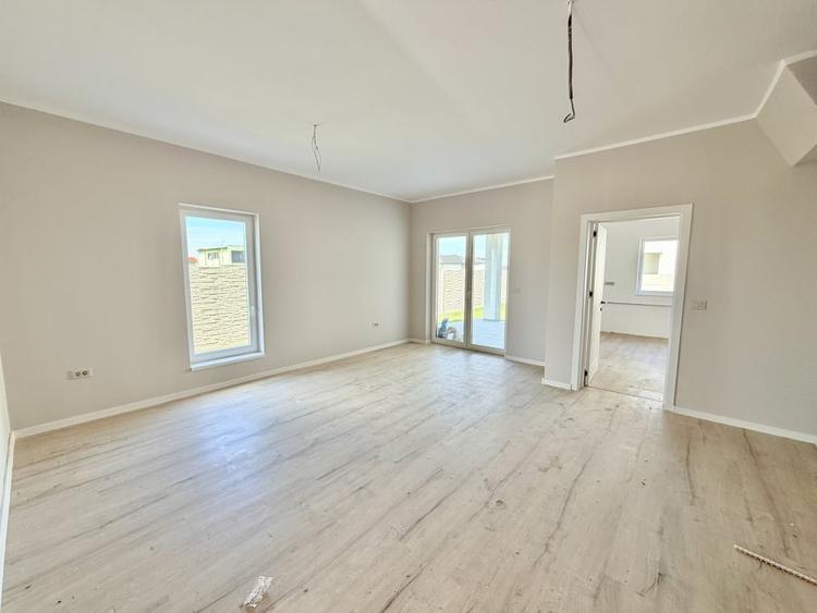 Duplex despartit prin camera tehnica - 4 camere - Mosnita - 6