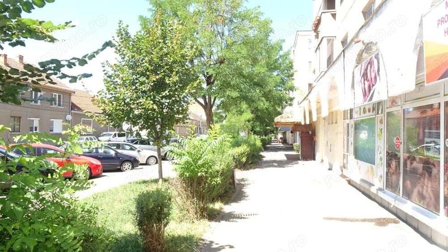 Inchiriez comercial in Deva, zona Horea, suprafata utila 40 mp, vitrina de aproximativ 7 metri - 6