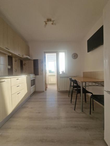 Navodari (Sud)- 2 camere decomandate, centrala gaze, liber -65.000euro - 10