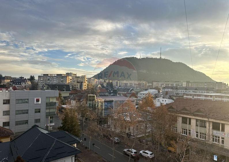 Apartament cu 3 camere de vanzare in zona Central - 2