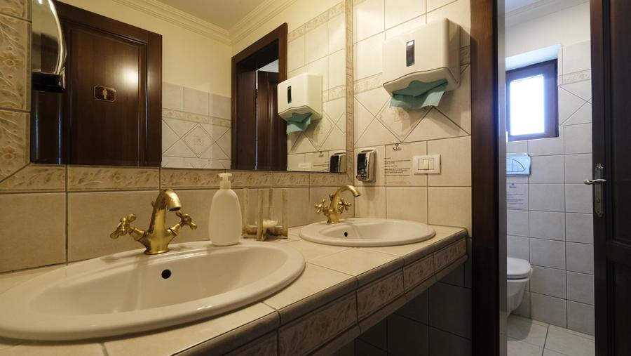 Vanzare hotel in zona superba de munte cu priveliste incredibila din camere - 18