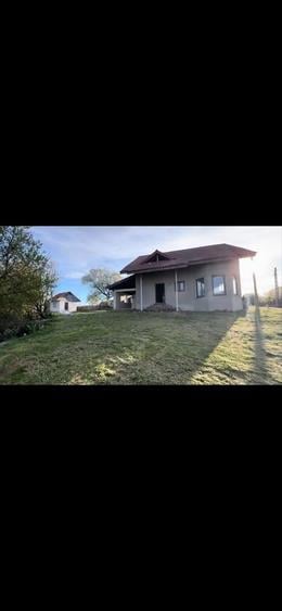 Casă cu 4 camere în Urdari