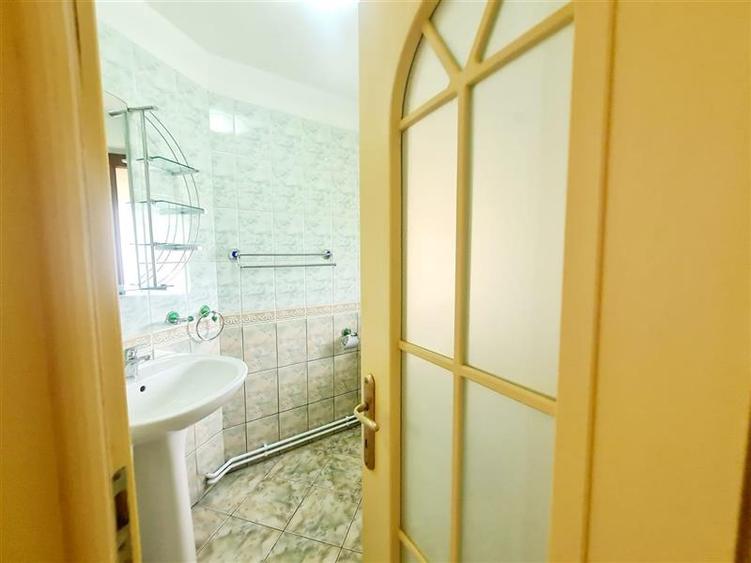 Vila impetuoasa pe 700mp teren:Spatiu versatil pentru locuinta/afacere Premium - 8