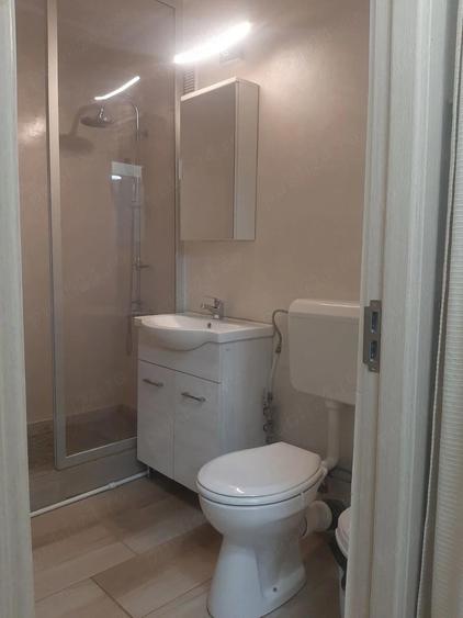 Inchiriez apartament 3 camere semidecomandat zona ?iglina 2 galati - 1