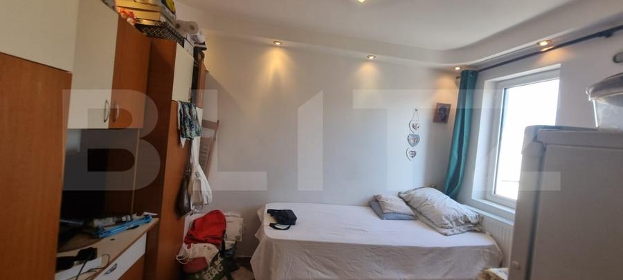 Garsoniera cu baie si geam mare  - scara foarte ingrijita - 2