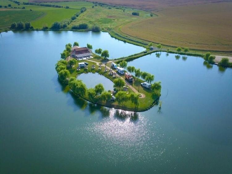 Proprietate exclusivista ideala ca proiect pentru investitie!! - 1