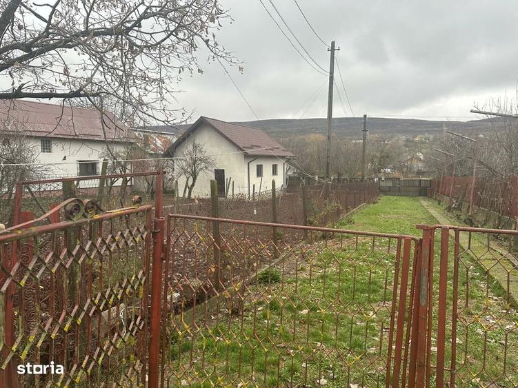 Casa detasata, 4 camere, o anexa , 2 garaje ,si subsol - 5