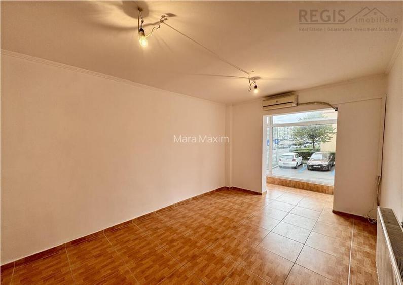 Spatiu comercial de inchiriat cu vitrina si