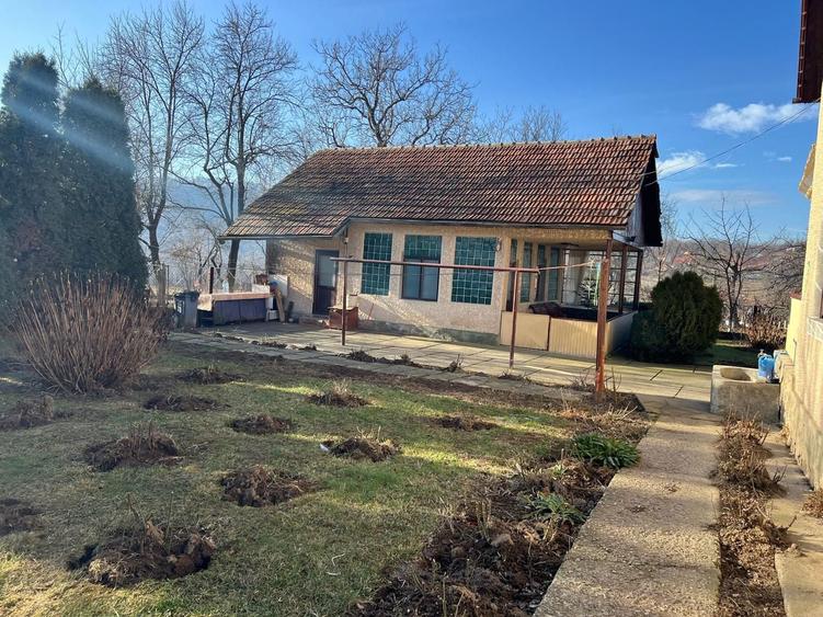Casa cu Teren, Intravilan Zona Ponoarele, Judetul Mehedinti - 1