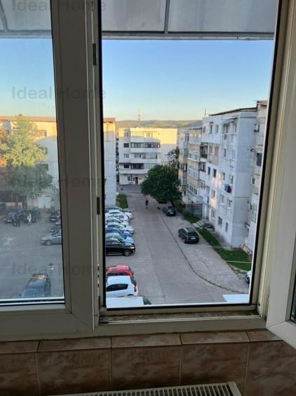 Husi. Centru. 3 camere. Etaj 3 din 4 - 3