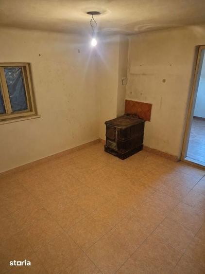 Casa de vanzare 2 locuinte in aceeasi curte, teren generos 3.855 - 14