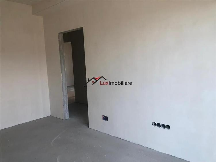 Duplex 4 camere, 120 mp utili,teren liber intre 50 si 150 mp. Zona foarte buna d - 14