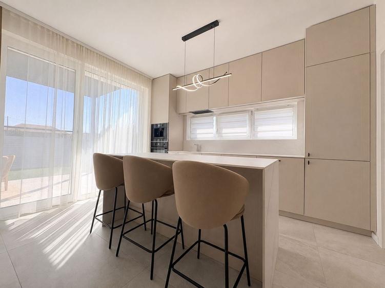 Duplex cu 4 camere cu Canalizare în Dumbrăvița