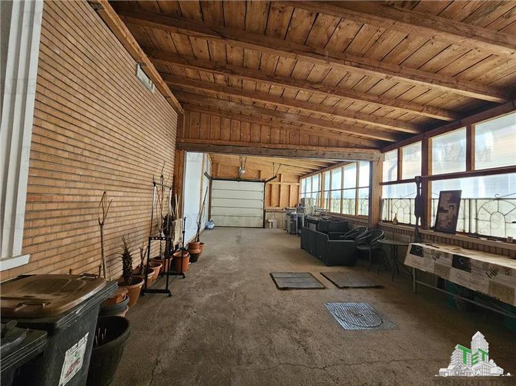 Casa spatioasa si versatila de vanzare in Eforie Nord - ideala pentru locuinta + - 19