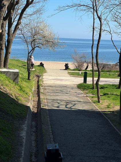 Teren intre case, FALEZA NORD, la 200 m de plaja,300 mp /12 m, 290.000 euro - 1
