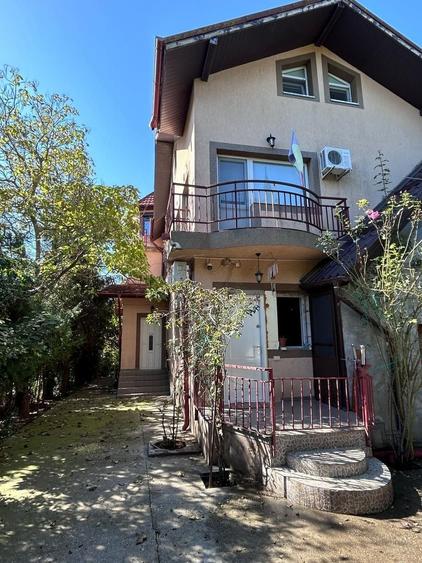 Casă individuală Buftea, 3.162 mp teren, ieșire spre lac - 3