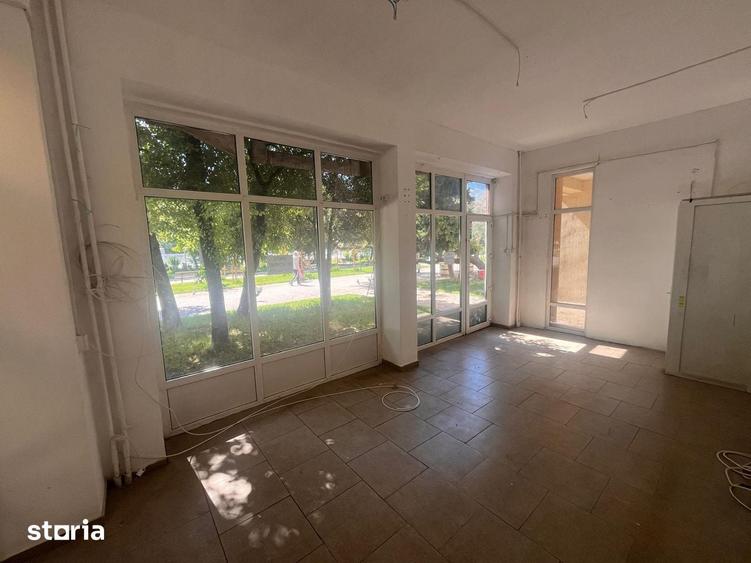 Spațiu comercial, de 20 mp, în Nicolina