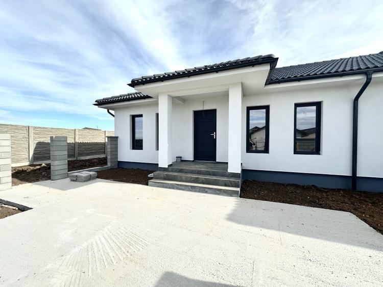 Duplex elegant cu 3 camere, 80 mp utili, 325 mp teren - Sanandrei - 1