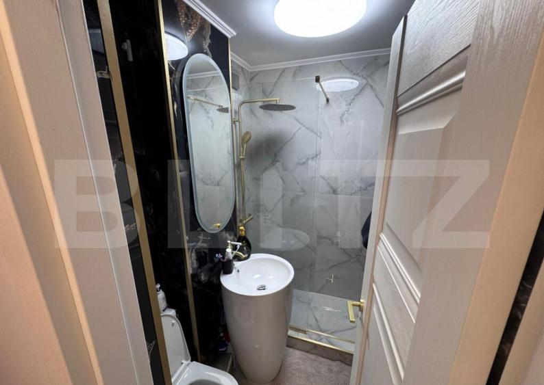 Apartament de vanzare, cu 2 camere, zona Micro 6 - 11