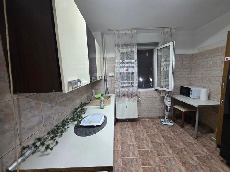 Titan, pe Liviu Rebreanu, 5 minute metrou si parc IOR, bloc 4 etaje, - 1