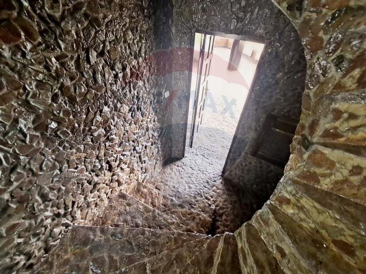 Pensiune Eselnita / 16 camere / Teren - 1448 mp / Ponton - 36