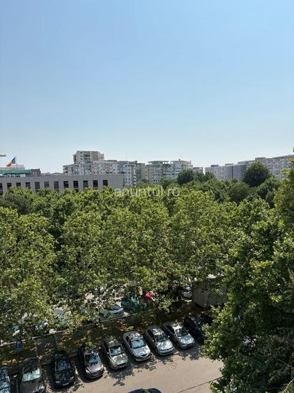 Obor, Mihai Bravu langa Primaria Sectorului 2 Obor, Mihai Bravu langa Primaria Sectorului 2