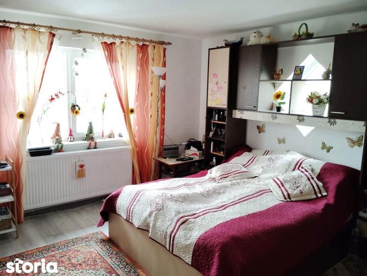 De vanzare casa ?i teren cu o suprafata de 13000 mp, 52.000 euro - 3