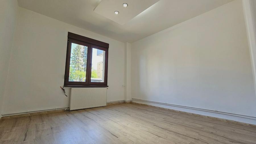 Apartament 3 camere Calea Bucuresti ,acces stradal 137000 Euro - 7