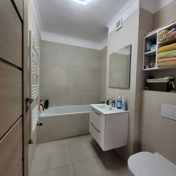 Proprietar ,inchiriez apartament cu 3 camere si parcare la Adora Park Arad - 1
