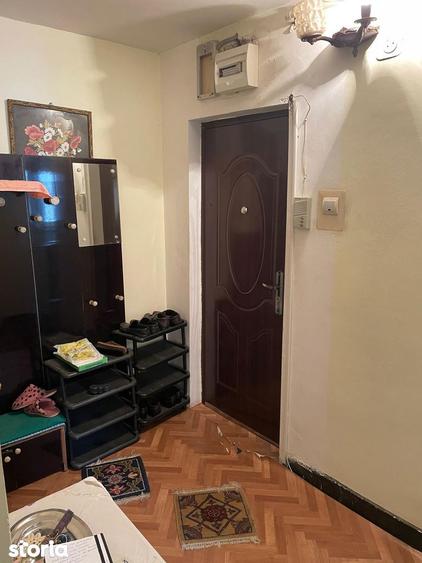 De vanzare apartament 4 camere, strada Carpati, central - 8