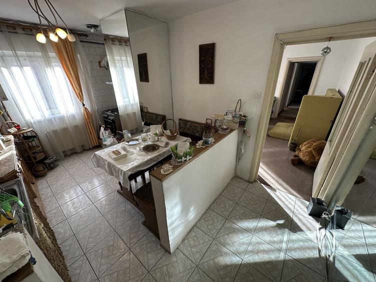 Apartament zona Girocului aproape de parc / etaj 2 din 4 - 1