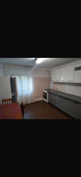 Apartament cu 3 camere decomandat în Obor