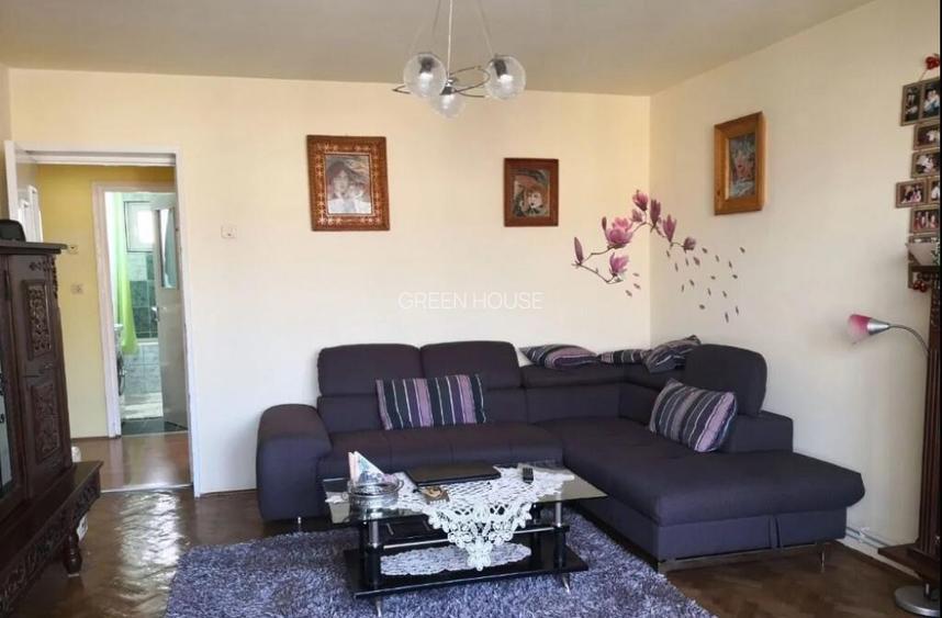 Apartament 3 camere,decomandat, zona Mihai Eminescu Apartament 3 camere,decomandat, zona Mihai Eminescu