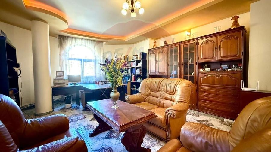 Casa / Vila cu 5 camere de vanzare pe Bulevardul Ferdinand Constanta Casa / Vila cu 5 camere de vanzare pe Bulevardul Ferdinand Constanta