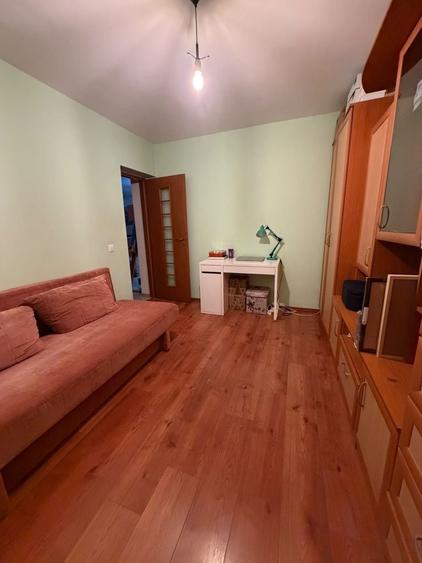 Apartament cu 3 camere decomandat în Florești