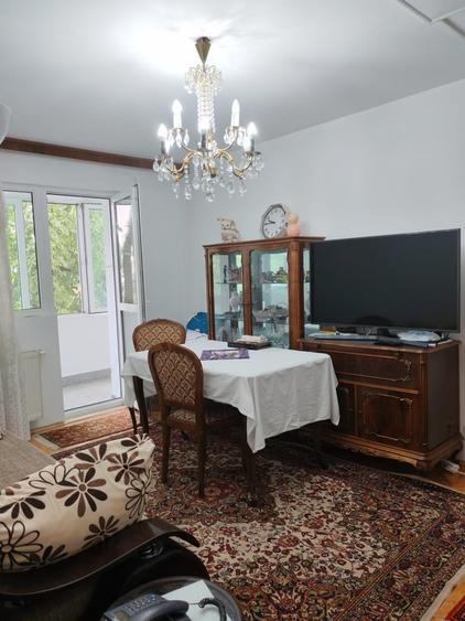 Apartament cu 4 camere semidecomandat în Tudor Vladimirescu