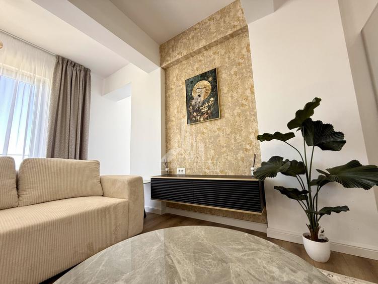Apartament cu 3 camere semidecomandat, mobilat în Prelungirea Ghencea