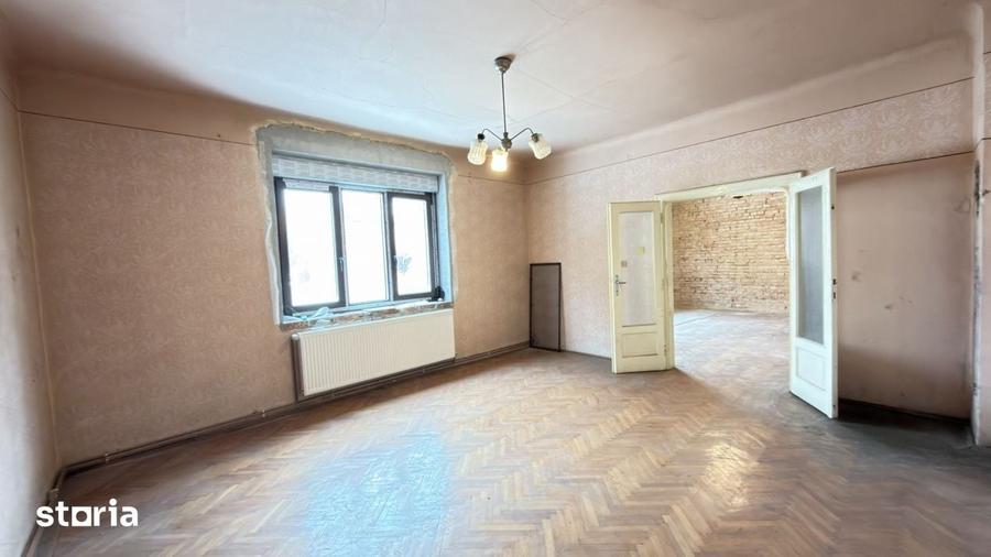 Casă cu 4 camere cu Teren 546 Mp în Central